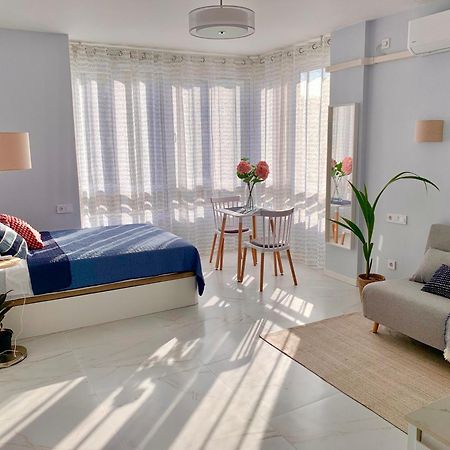 Elegant Studio With Pool And Seaview 托雷莫利诺斯 外观 照片