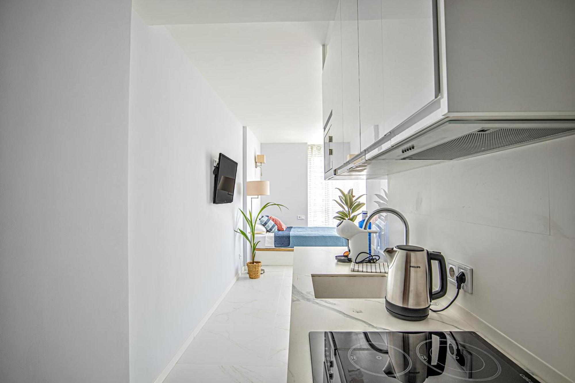 Elegant Studio With Pool And Seaview 托雷莫利诺斯 外观 照片