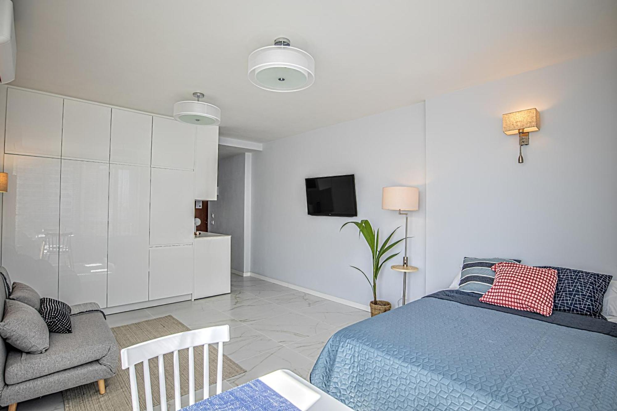 Elegant Studio With Pool And Seaview 托雷莫利诺斯 外观 照片