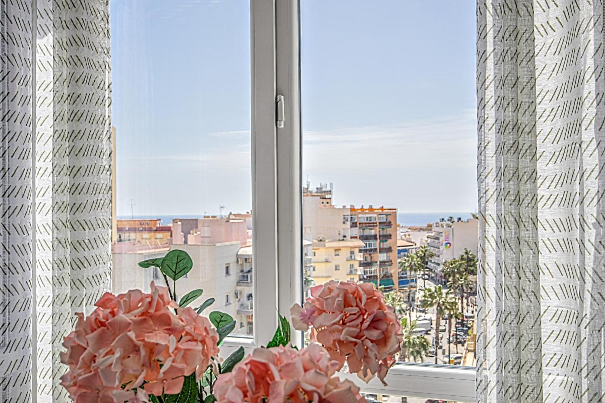 Elegant Studio With Pool And Seaview 托雷莫利诺斯 外观 照片